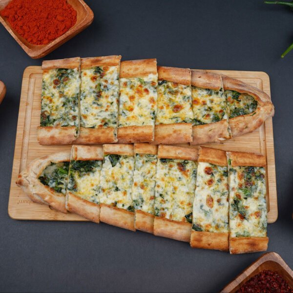 Pide Mit Spinat und Käse